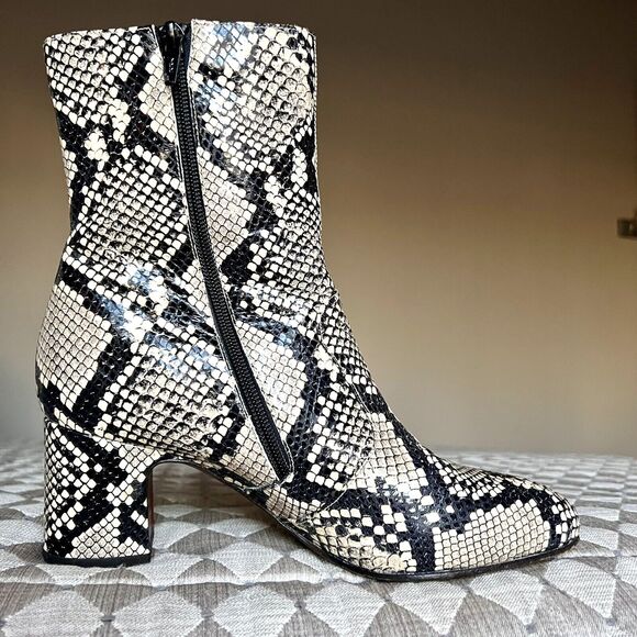 Chie Mihara Naylon Beige Snakeskin Mid Calf Block Heel Boot Women EU 39.5 US 8.5 - Picture 2 of 16